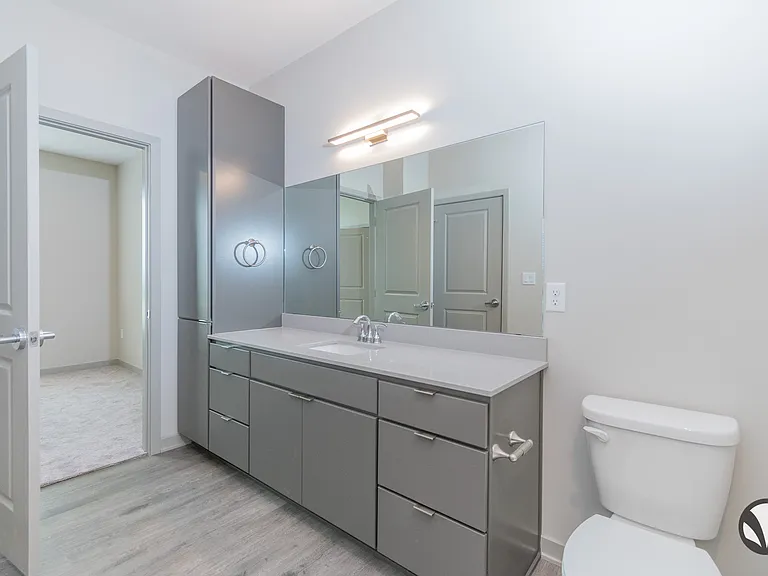 Chateau at Yankee Hill Apartments — Photo 86