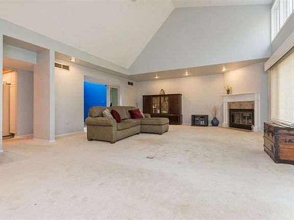 2nd image of 4572 Cottonwood Dr #11