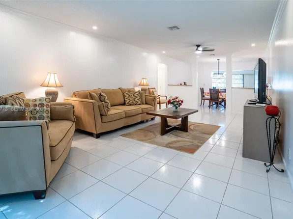 10198 Dovewood Ln APT A, Boynton Beach, FL 33436