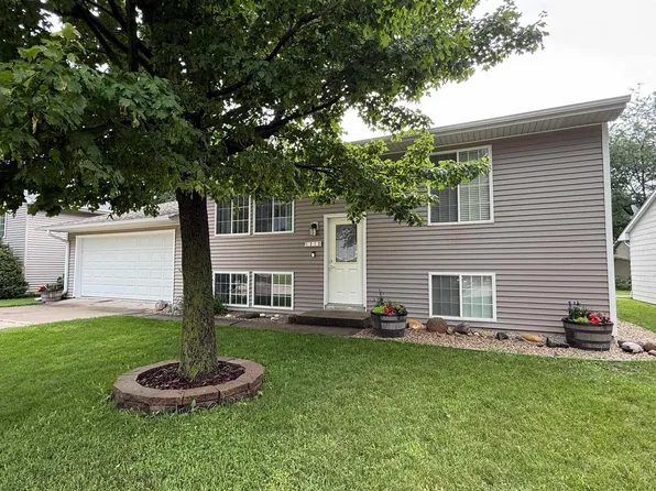 1212 N 5th St, Clear Lake, IA 50428