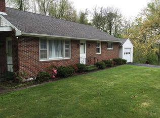 401 Gelsinger Rd, Sinking Spring, PA 19608