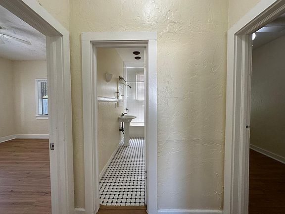 5th image of 935 38th St