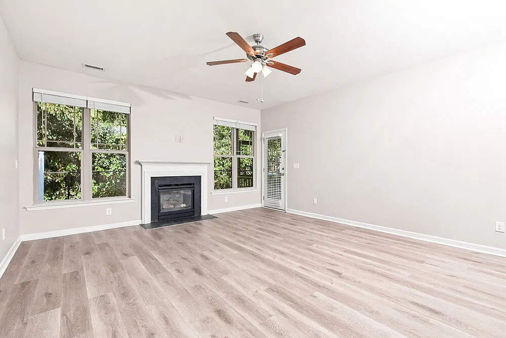 3 bed, 2.5 bath, 1982 sqft, $1,885 — Photo 4