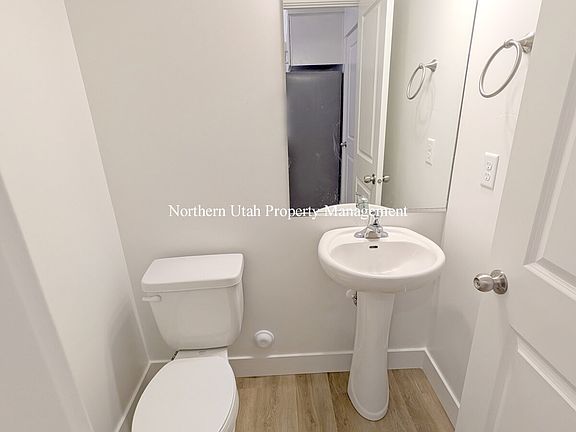 5th image of 104 W 925 N