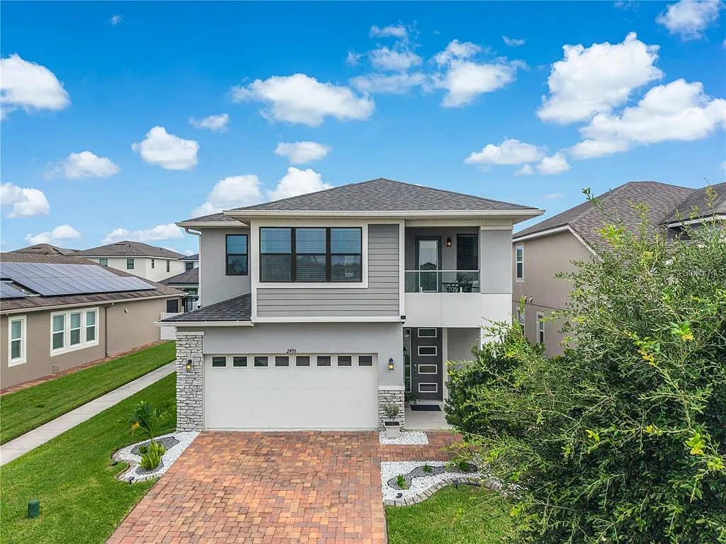 4 bed, 2.5 bath, 2365 sqft, $3,050 — Photo 1