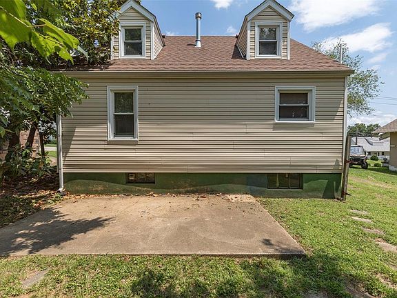 3rd image of 501 W Main St