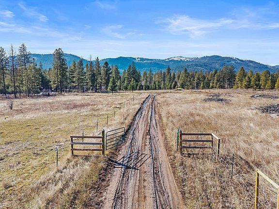 2nd image of 3006 Hall Creek Rd