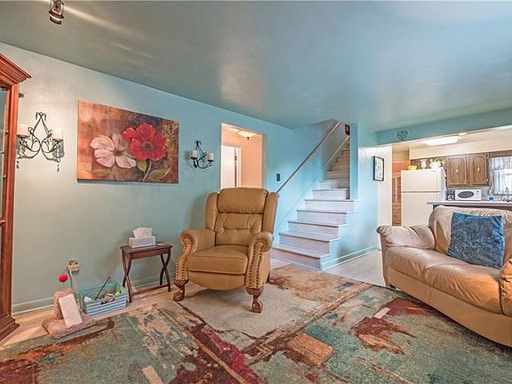 3rd image of 113 Carmella Dr