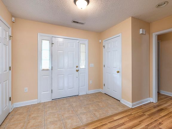 3rd image of 260 Trillium Ln