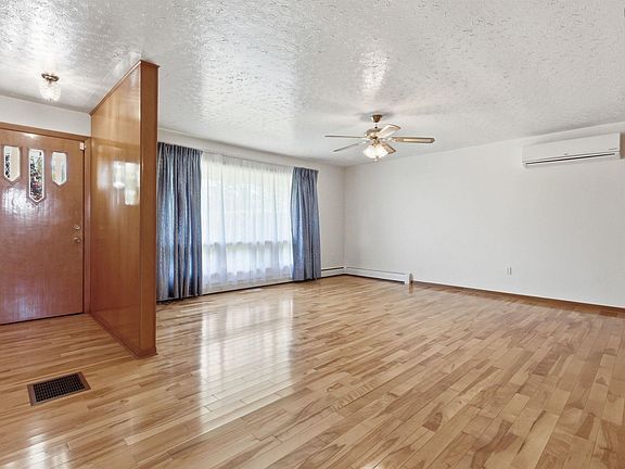 4th image of 21 Hillcrest Ln