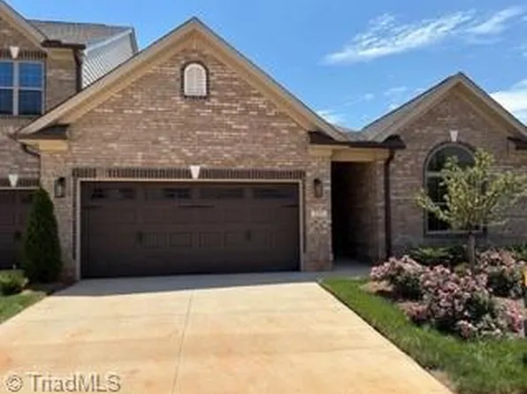1053 Beechcraft Dr, Mebane, NC 27302