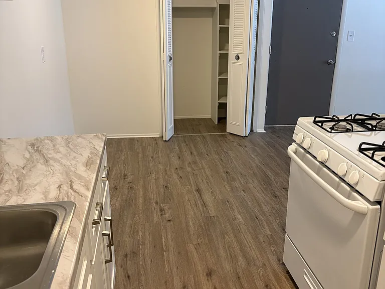 Parkway Village — Photo 37