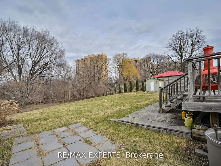 24 Loney Ave #LOWER — Photo 12