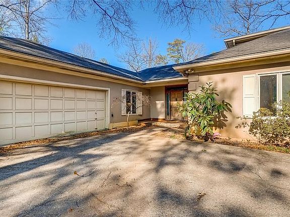 3rd image of 920 Wendover Dr NE
