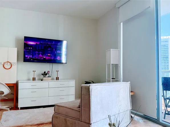 1060 Brickell Ave APT 2709, Miami, FL 33131