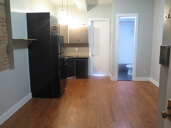 5th image of 219 Manhattan Ave #4A