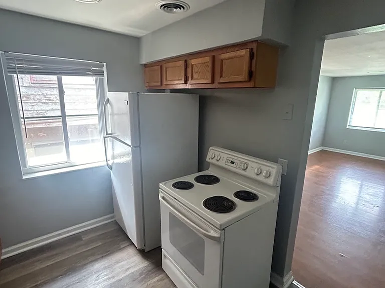 708 Oxford Ave #D — Photo 7