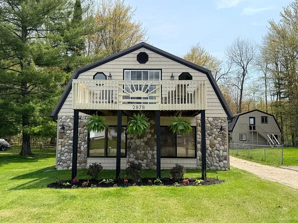 2878 Lakeshore Dr, Gladwin, MI 48624