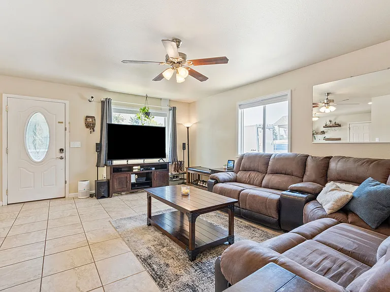4126 Hayes Ave — Photo 4