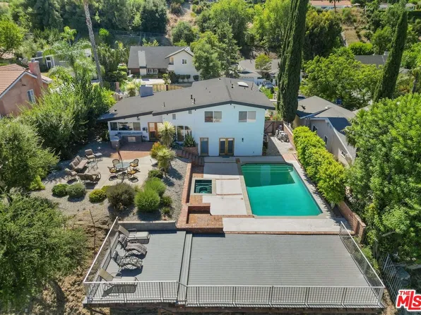 4030 Ellenita Ave, Tarzana, CA 91356