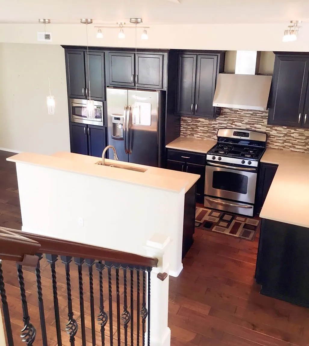 3 bed, 3.5 bath, 2177 sqft, $4,000 — Photo 2