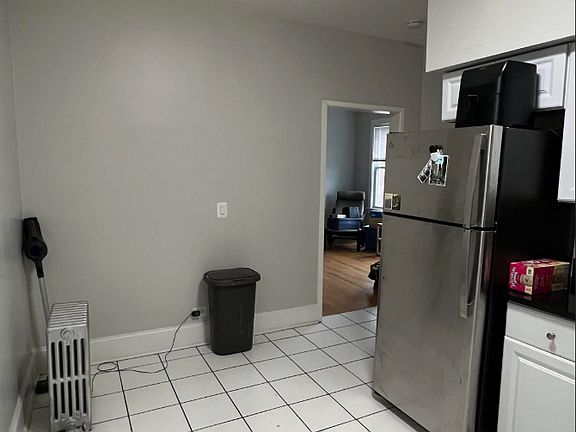 3rd image of 908 Main St APT 3