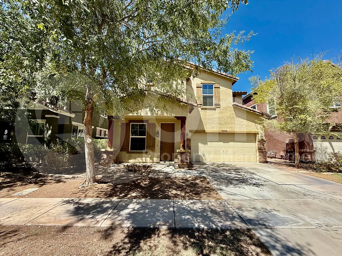3 bed, 3.0 bath, 2368 sqft, $2,185 — Photo 1