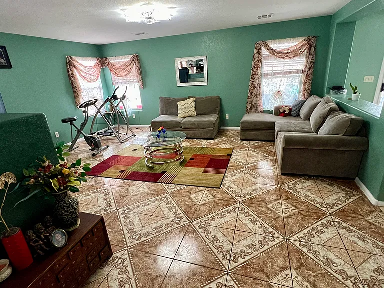 4933 Naff Ridge Dr — Photo 16