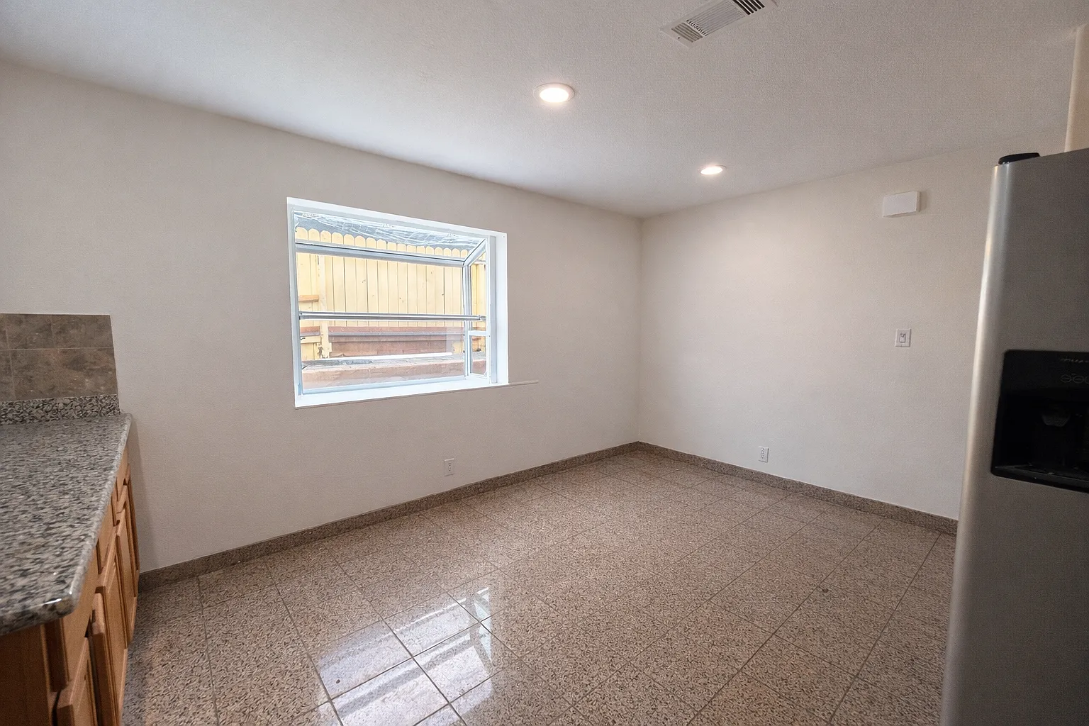 4 bed, 1285 sqft, $2,600 — Photo 3