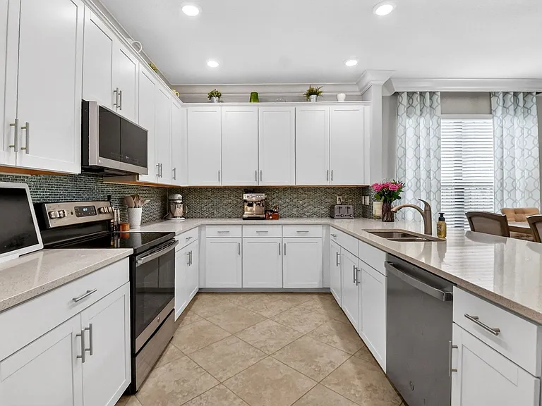 9062 Gulf Cove Dr — Photo 18