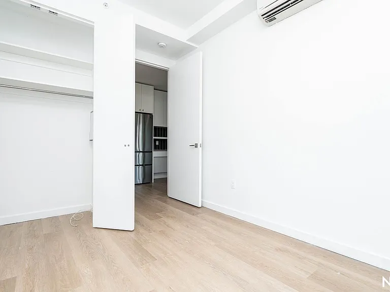 527 Grand Ave #402 — Photo 2