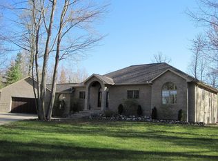 3910 N Perrine Rd, Midland, MI 48642