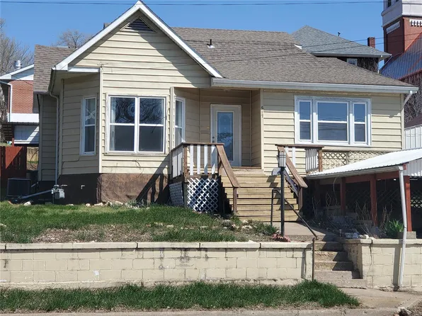 517 N 4th St, Louisiana, MO 63353