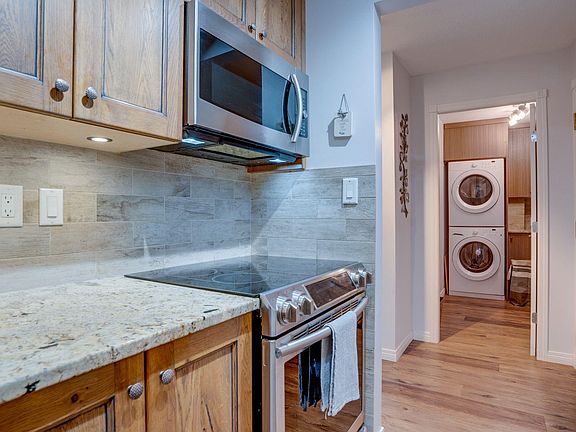 2nd image of 575 Sutherland Ave Unit 222
