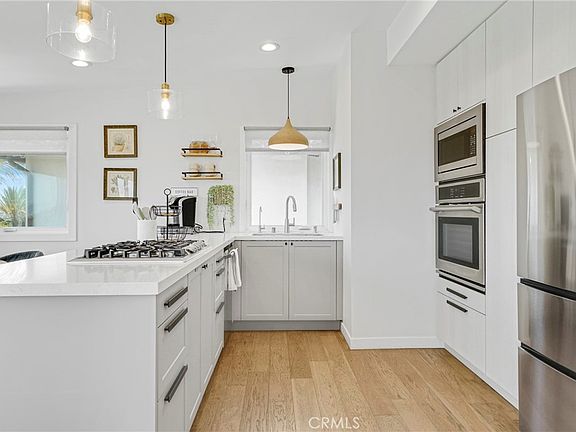 4th image of 1838 Manhattan Ave
