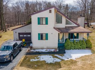 17 Old Post Rd, Tobyhanna, PA 18466