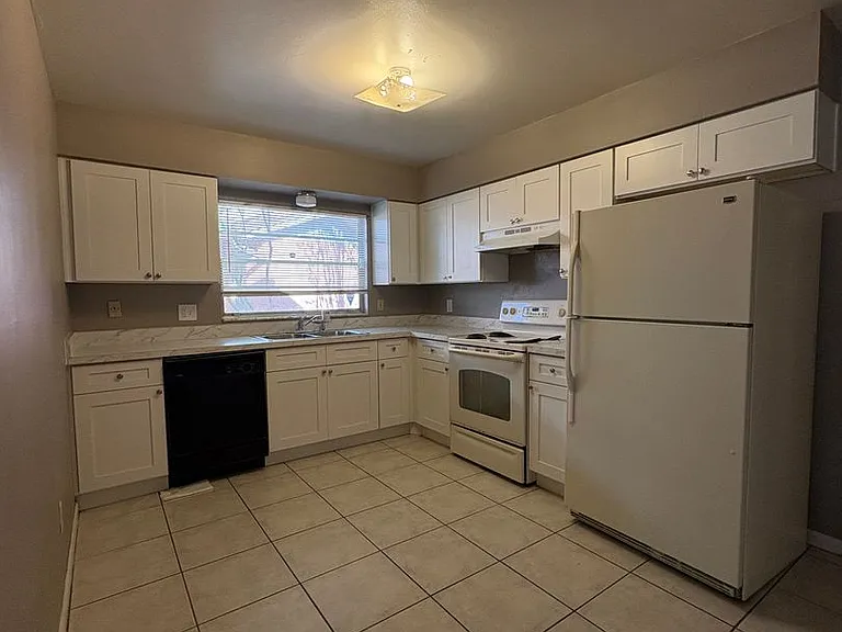2292 Menomonee Ct — Photo 7