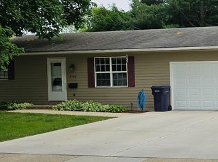 2406 Roxbury Rd, Janesville, WI 53545