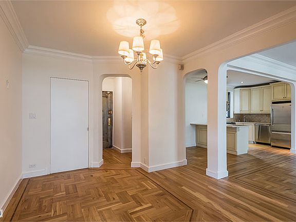 4th image of 208 E 28th St #5DE
