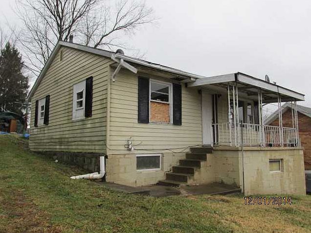 2nd image of 802-802 1/2 7th St