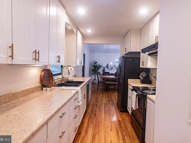 207 Madison Cir — Photo 12