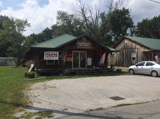 418 E Poplar St, Pekin, IN 47165