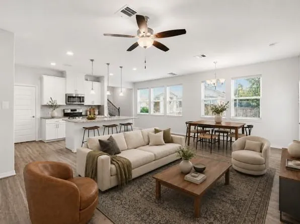 114 Skyshine Ct, Conroe, TX 77304