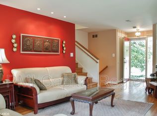 10300 Farnham Dr, Bethesda, MD 20814