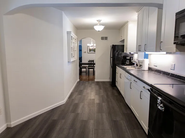 328 W Main St #A — Photo 18