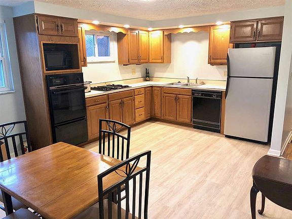 4th image of 115 Valley Dr