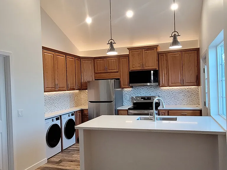 121 W Janss Rd — Photo 4
