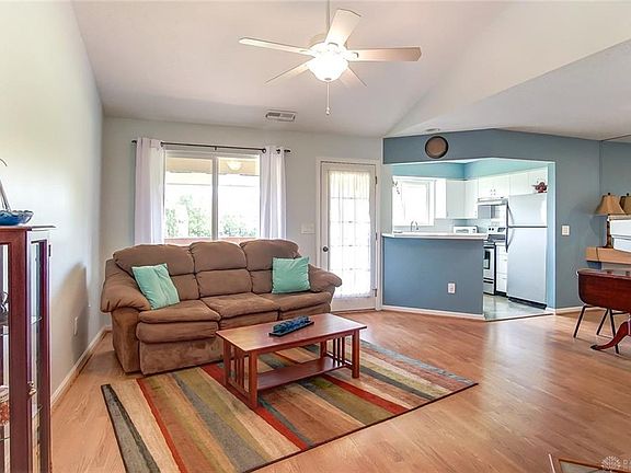 4th image of 418 Waterfront Pl