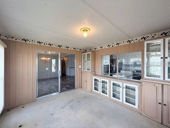 5th image of 706 ELIZABETH LANE