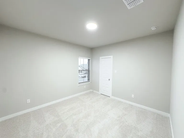 566 Silver Springs Ln — Photo 20